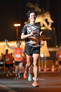 BIB: 85201
                            <button type="button" onclick="openModal(20162099)" class="btn btn-primary btn-sm float-right btn-popup" data-toggle="modal" data-target=".modal-high-quality">
                        <i class="fas fa-shopping-cart"></i> Add to Cart
                    </button>
                                            <button type="button" onclick="isThisMe(20162099, true)" class="btn btn-success btn-sm float-right btn-popup btn-isme hidden" data-toggle="tooltip" data-placement="bottom" title="นี่คือรูปของคุณใช่ไหม คลิกที่นี่เพื่อเอาเข้าอัลบั้ม">
                        <i class="fas fa-plus"></i> Add to album
                    </button>
                    <button type="button" onclick="isThisMe(20162099, false)" class="btn btn-warning btn-sm float-right btn-popup btn-isnotme hidden">
                        <i class="fas fa-ban"></i> Remove from album
                    </button>