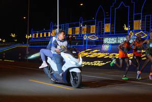 BIB: 2023
                            <button type="button" onclick="openModal(19960457)" class="btn btn-primary btn-sm float-right btn-popup" data-toggle="modal" data-target=".modal-high-quality">
                        <i class="fas fa-shopping-cart"></i> Add to Cart
                    </button>
                                            <button type="button" onclick="isThisMe(19960457, true)" class="btn btn-success btn-sm float-right btn-popup btn-isme hidden" data-toggle="tooltip" data-placement="bottom" title="นี่คือรูปของคุณใช่ไหม คลิกที่นี่เพื่อเอาเข้าอัลบั้ม">
                        <i class="fas fa-plus"></i> Add to album
                    </button>
                    <button type="button" onclick="isThisMe(19960457, false)" class="btn btn-warning btn-sm float-right btn-popup btn-isnotme hidden">
                        <i class="fas fa-ban"></i> Remove from album
                    </button>