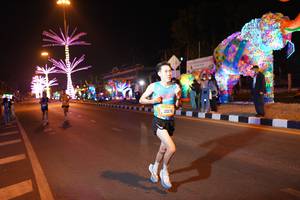 BIB: 20174
                            <button type="button" onclick="openModal(21294908)" class="btn btn-primary btn-sm float-right btn-popup" data-toggle="modal" data-target=".modal-high-quality">
                        <i class="fas fa-shopping-cart"></i> Add to Cart
                    </button>
                                            <button type="button" onclick="isThisMe(21294908, true)" class="btn btn-success btn-sm float-right btn-popup btn-isme hidden" data-toggle="tooltip" data-placement="bottom" title="นี่คือรูปของคุณใช่ไหม คลิกที่นี่เพื่อเอาเข้าอัลบั้ม">
                        <i class="fas fa-plus"></i> Add to album
                    </button>
                    <button type="button" onclick="isThisMe(21294908, false)" class="btn btn-warning btn-sm float-right btn-popup btn-isnotme hidden">
                        <i class="fas fa-ban"></i> Remove from album
                    </button>
