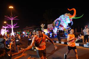 BIB: 22125
                            <button type="button" onclick="openModal(21407631)" class="btn btn-primary btn-sm float-right btn-popup" data-toggle="modal" data-target=".modal-high-quality">
                        <i class="fas fa-shopping-cart"></i> Add to Cart
                    </button>
                                            <button type="button" onclick="isThisMe(21407631, true)" class="btn btn-success btn-sm float-right btn-popup btn-isme hidden" data-toggle="tooltip" data-placement="bottom" title="นี่คือรูปของคุณใช่ไหม คลิกที่นี่เพื่อเอาเข้าอัลบั้ม">
                        <i class="fas fa-plus"></i> Add to album
                    </button>
                    <button type="button" onclick="isThisMe(21407631, false)" class="btn btn-warning btn-sm float-right btn-popup btn-isnotme hidden">
                        <i class="fas fa-ban"></i> Remove from album
                    </button>