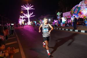 BIB: 42421
                            <button type="button" onclick="openModal(21300176)" class="btn btn-primary btn-sm float-right btn-popup" data-toggle="modal" data-target=".modal-high-quality">
                        <i class="fas fa-shopping-cart"></i> Add to Cart
                    </button>
                                            <button type="button" onclick="isThisMe(21300176, true)" class="btn btn-success btn-sm float-right btn-popup btn-isme hidden" data-toggle="tooltip" data-placement="bottom" title="นี่คือรูปของคุณใช่ไหม คลิกที่นี่เพื่อเอาเข้าอัลบั้ม">
                        <i class="fas fa-plus"></i> Add to album
                    </button>
                    <button type="button" onclick="isThisMe(21300176, false)" class="btn btn-warning btn-sm float-right btn-popup btn-isnotme hidden">
                        <i class="fas fa-ban"></i> Remove from album
                    </button>