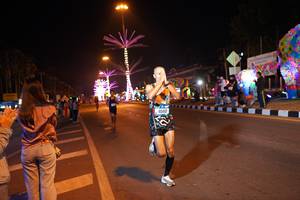 BIB: 40410
                            <button type="button" onclick="openModal(21292388)" class="btn btn-primary btn-sm float-right btn-popup" data-toggle="modal" data-target=".modal-high-quality">
                        <i class="fas fa-shopping-cart"></i> Add to Cart
                    </button>
                                            <button type="button" onclick="isThisMe(21292388, true)" class="btn btn-success btn-sm float-right btn-popup btn-isme hidden" data-toggle="tooltip" data-placement="bottom" title="นี่คือรูปของคุณใช่ไหม คลิกที่นี่เพื่อเอาเข้าอัลบั้ม">
                        <i class="fas fa-plus"></i> Add to album
                    </button>
                    <button type="button" onclick="isThisMe(21292388, false)" class="btn btn-warning btn-sm float-right btn-popup btn-isnotme hidden">
                        <i class="fas fa-ban"></i> Remove from album
                    </button>