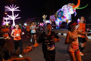 BIB: 2115, 40793, 25946
                            <button type="button" onclick="openModal(21404840)" class="btn btn-primary btn-sm float-right btn-popup" data-toggle="modal" data-target=".modal-high-quality">
                        <i class="fas fa-shopping-cart"></i> Add to Cart
                    </button>
                                            <button type="button" onclick="isThisMe(21404840, true)" class="btn btn-success btn-sm float-right btn-popup btn-isme hidden" data-toggle="tooltip" data-placement="bottom" title="นี่คือรูปของคุณใช่ไหม คลิกที่นี่เพื่อเอาเข้าอัลบั้ม">
                        <i class="fas fa-plus"></i> Add to album
                    </button>
                    <button type="button" onclick="isThisMe(21404840, false)" class="btn btn-warning btn-sm float-right btn-popup btn-isnotme hidden">
                        <i class="fas fa-ban"></i> Remove from album
                    </button>