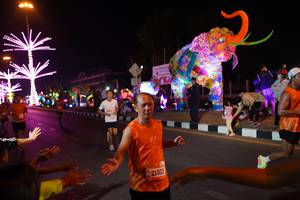 BIB: 21403
                            <button type="button" onclick="openModal(21406920)" class="btn btn-primary btn-sm float-right btn-popup" data-toggle="modal" data-target=".modal-high-quality">
                        <i class="fas fa-shopping-cart"></i> Add to Cart
                    </button>
                                            <button type="button" onclick="isThisMe(21406920, true)" class="btn btn-success btn-sm float-right btn-popup btn-isme hidden" data-toggle="tooltip" data-placement="bottom" title="นี่คือรูปของคุณใช่ไหม คลิกที่นี่เพื่อเอาเข้าอัลบั้ม">
                        <i class="fas fa-plus"></i> Add to album
                    </button>
                    <button type="button" onclick="isThisMe(21406920, false)" class="btn btn-warning btn-sm float-right btn-popup btn-isnotme hidden">
                        <i class="fas fa-ban"></i> Remove from album
                    </button>