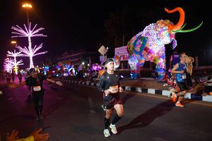 BIB: 2015, 20384
                            <button type="button" onclick="openModal(21399315)" class="btn btn-primary btn-sm float-right btn-popup" data-toggle="modal" data-target=".modal-high-quality">
                        <i class="fas fa-shopping-cart"></i> Add to Cart
                    </button>
                                            <button type="button" onclick="isThisMe(21399315, true)" class="btn btn-success btn-sm float-right btn-popup btn-isme hidden" data-toggle="tooltip" data-placement="bottom" title="นี่คือรูปของคุณใช่ไหม คลิกที่นี่เพื่อเอาเข้าอัลบั้ม">
                        <i class="fas fa-plus"></i> Add to album
                    </button>
                    <button type="button" onclick="isThisMe(21399315, false)" class="btn btn-warning btn-sm float-right btn-popup btn-isnotme hidden">
                        <i class="fas fa-ban"></i> Remove from album
                    </button>