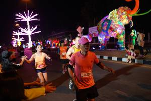 BIB: 21320
                            <button type="button" onclick="openModal(21405242)" class="btn btn-primary btn-sm float-right btn-popup" data-toggle="modal" data-target=".modal-high-quality">
                        <i class="fas fa-shopping-cart"></i> Add to Cart
                    </button>
                                            <button type="button" onclick="isThisMe(21405242, true)" class="btn btn-success btn-sm float-right btn-popup btn-isme hidden" data-toggle="tooltip" data-placement="bottom" title="นี่คือรูปของคุณใช่ไหม คลิกที่นี่เพื่อเอาเข้าอัลบั้ม">
                        <i class="fas fa-plus"></i> Add to album
                    </button>
                    <button type="button" onclick="isThisMe(21405242, false)" class="btn btn-warning btn-sm float-right btn-popup btn-isnotme hidden">
                        <i class="fas fa-ban"></i> Remove from album
                    </button>