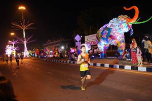 BIB: 2204
                            <button type="button" onclick="openModal(21305561)" class="btn btn-primary btn-sm float-right btn-popup" data-toggle="modal" data-target=".modal-high-quality">
                        <i class="fas fa-shopping-cart"></i> Add to Cart
                    </button>
                                            <button type="button" onclick="isThisMe(21305561, true)" class="btn btn-success btn-sm float-right btn-popup btn-isme hidden" data-toggle="tooltip" data-placement="bottom" title="นี่คือรูปของคุณใช่ไหม คลิกที่นี่เพื่อเอาเข้าอัลบั้ม">
                        <i class="fas fa-plus"></i> Add to album
                    </button>
                    <button type="button" onclick="isThisMe(21305561, false)" class="btn btn-warning btn-sm float-right btn-popup btn-isnotme hidden">
                        <i class="fas fa-ban"></i> Remove from album
                    </button>