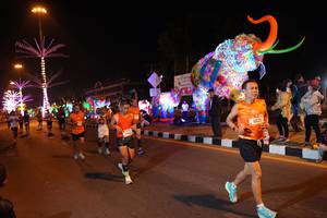 BIB: 88211
                            <button type="button" onclick="openModal(21406573)" class="btn btn-primary btn-sm float-right btn-popup" data-toggle="modal" data-target=".modal-high-quality">
                        <i class="fas fa-shopping-cart"></i> Add to Cart
                    </button>
                                            <button type="button" onclick="isThisMe(21406573, true)" class="btn btn-success btn-sm float-right btn-popup btn-isme hidden" data-toggle="tooltip" data-placement="bottom" title="นี่คือรูปของคุณใช่ไหม คลิกที่นี่เพื่อเอาเข้าอัลบั้ม">
                        <i class="fas fa-plus"></i> Add to album
                    </button>
                    <button type="button" onclick="isThisMe(21406573, false)" class="btn btn-warning btn-sm float-right btn-popup btn-isnotme hidden">
                        <i class="fas fa-ban"></i> Remove from album
                    </button>