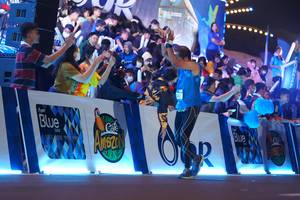 BIB: 5855, 000, 911
                            <button type="button" onclick="openModal(20175220)" class="btn btn-primary btn-sm float-right btn-popup" data-toggle="modal" data-target=".modal-high-quality">
                        <i class="fas fa-shopping-cart"></i> Add to Cart
                    </button>
                                            <button type="button" onclick="isThisMe(20175220, true)" class="btn btn-success btn-sm float-right btn-popup btn-isme hidden" data-toggle="tooltip" data-placement="bottom" title="นี่คือรูปของคุณใช่ไหม คลิกที่นี่เพื่อเอาเข้าอัลบั้ม">
                        <i class="fas fa-plus"></i> Add to album
                    </button>
                    <button type="button" onclick="isThisMe(20175220, false)" class="btn btn-warning btn-sm float-right btn-popup btn-isnotme hidden">
                        <i class="fas fa-ban"></i> Remove from album
                    </button>