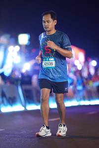 BIB: 2005, 42939
                            <button type="button" onclick="openModal(21561942)" class="btn btn-primary btn-sm float-right btn-popup" data-toggle="modal" data-target=".modal-high-quality">
                        <i class="fas fa-shopping-cart"></i> Add to Cart
                    </button>
                                            <button type="button" onclick="isThisMe(21561942, true)" class="btn btn-success btn-sm float-right btn-popup btn-isme hidden" data-toggle="tooltip" data-placement="bottom" title="นี่คือรูปของคุณใช่ไหม คลิกที่นี่เพื่อเอาเข้าอัลบั้ม">
                        <i class="fas fa-plus"></i> Add to album
                    </button>
                    <button type="button" onclick="isThisMe(21561942, false)" class="btn btn-warning btn-sm float-right btn-popup btn-isnotme hidden">
                        <i class="fas fa-ban"></i> Remove from album
                    </button>