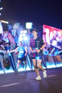 BIB: 200
                            <button type="button" onclick="openModal(21572403)" class="btn btn-primary btn-sm float-right btn-popup" data-toggle="modal" data-target=".modal-high-quality">
                        <i class="fas fa-shopping-cart"></i> Add to Cart
                    </button>
                                            <button type="button" onclick="isThisMe(21572403, true)" class="btn btn-success btn-sm float-right btn-popup btn-isme hidden" data-toggle="tooltip" data-placement="bottom" title="นี่คือรูปของคุณใช่ไหม คลิกที่นี่เพื่อเอาเข้าอัลบั้ม">
                        <i class="fas fa-plus"></i> Add to album
                    </button>
                    <button type="button" onclick="isThisMe(21572403, false)" class="btn btn-warning btn-sm float-right btn-popup btn-isnotme hidden">
                        <i class="fas fa-ban"></i> Remove from album
                    </button>