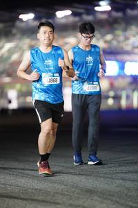 BIB: 1011, 706, 41868, 43010
                            <button type="button" onclick="openModal(21281210)" class="btn btn-primary btn-sm float-right btn-popup" data-toggle="modal" data-target=".modal-high-quality">
                        <i class="fas fa-shopping-cart"></i> Add to Cart
                    </button>
                                            <button type="button" onclick="isThisMe(21281210, true)" class="btn btn-success btn-sm float-right btn-popup btn-isme hidden" data-toggle="tooltip" data-placement="bottom" title="นี่คือรูปของคุณใช่ไหม คลิกที่นี่เพื่อเอาเข้าอัลบั้ม">
                        <i class="fas fa-plus"></i> Add to album
                    </button>
                    <button type="button" onclick="isThisMe(21281210, false)" class="btn btn-warning btn-sm float-right btn-popup btn-isnotme hidden">
                        <i class="fas fa-ban"></i> Remove from album
                    </button>