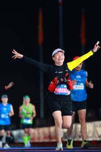 BIB: 45530, 42534
                            <button type="button" onclick="openModal(19963603)" class="btn btn-primary btn-sm float-right btn-popup" data-toggle="modal" data-target=".modal-high-quality">
                        <i class="fas fa-shopping-cart"></i> Add to Cart
                    </button>
                                            <button type="button" onclick="isThisMe(19963603, true)" class="btn btn-success btn-sm float-right btn-popup btn-isme hidden" data-toggle="tooltip" data-placement="bottom" title="นี่คือรูปของคุณใช่ไหม คลิกที่นี่เพื่อเอาเข้าอัลบั้ม">
                        <i class="fas fa-plus"></i> Add to album
                    </button>
                    <button type="button" onclick="isThisMe(19963603, false)" class="btn btn-warning btn-sm float-right btn-popup btn-isnotme hidden">
                        <i class="fas fa-ban"></i> Remove from album
                    </button>