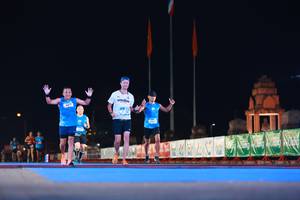 BIB: 220
                            <button type="button" onclick="openModal(19951042)" class="btn btn-primary btn-sm float-right btn-popup" data-toggle="modal" data-target=".modal-high-quality">
                        <i class="fas fa-shopping-cart"></i> Add to Cart
                    </button>
                                            <button type="button" onclick="isThisMe(19951042, true)" class="btn btn-success btn-sm float-right btn-popup btn-isme hidden" data-toggle="tooltip" data-placement="bottom" title="นี่คือรูปของคุณใช่ไหม คลิกที่นี่เพื่อเอาเข้าอัลบั้ม">
                        <i class="fas fa-plus"></i> Add to album
                    </button>
                    <button type="button" onclick="isThisMe(19951042, false)" class="btn btn-warning btn-sm float-right btn-popup btn-isnotme hidden">
                        <i class="fas fa-ban"></i> Remove from album
                    </button>