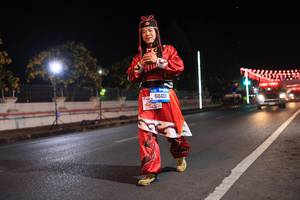 BIB: 68401
                            <button type="button" onclick="openModal(20290738)" class="btn btn-primary btn-sm float-right btn-popup" data-toggle="modal" data-target=".modal-high-quality">
                        <i class="fas fa-shopping-cart"></i> Add to Cart
                    </button>
                                            <button type="button" onclick="isThisMe(20290738, true)" class="btn btn-success btn-sm float-right btn-popup btn-isme hidden" data-toggle="tooltip" data-placement="bottom" title="นี่คือรูปของคุณใช่ไหม คลิกที่นี่เพื่อเอาเข้าอัลบั้ม">
                        <i class="fas fa-plus"></i> Add to album
                    </button>
                    <button type="button" onclick="isThisMe(20290738, false)" class="btn btn-warning btn-sm float-right btn-popup btn-isnotme hidden">
                        <i class="fas fa-ban"></i> Remove from album
                    </button>