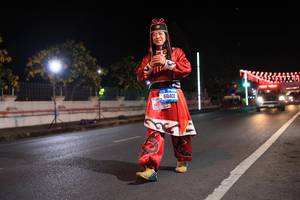 BIB: 68401
                            <button type="button" onclick="openModal(20290078)" class="btn btn-primary btn-sm float-right btn-popup" data-toggle="modal" data-target=".modal-high-quality">
                        <i class="fas fa-shopping-cart"></i> Add to Cart
                    </button>
                                            <button type="button" onclick="isThisMe(20290078, true)" class="btn btn-success btn-sm float-right btn-popup btn-isme hidden" data-toggle="tooltip" data-placement="bottom" title="นี่คือรูปของคุณใช่ไหม คลิกที่นี่เพื่อเอาเข้าอัลบั้ม">
                        <i class="fas fa-plus"></i> Add to album
                    </button>
                    <button type="button" onclick="isThisMe(20290078, false)" class="btn btn-warning btn-sm float-right btn-popup btn-isnotme hidden">
                        <i class="fas fa-ban"></i> Remove from album
                    </button>