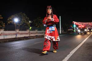 BIB: 68401
                            <button type="button" onclick="openModal(20289267)" class="btn btn-primary btn-sm float-right btn-popup" data-toggle="modal" data-target=".modal-high-quality">
                        <i class="fas fa-shopping-cart"></i> Add to Cart
                    </button>
                                            <button type="button" onclick="isThisMe(20289267, true)" class="btn btn-success btn-sm float-right btn-popup btn-isme hidden" data-toggle="tooltip" data-placement="bottom" title="นี่คือรูปของคุณใช่ไหม คลิกที่นี่เพื่อเอาเข้าอัลบั้ม">
                        <i class="fas fa-plus"></i> Add to album
                    </button>
                    <button type="button" onclick="isThisMe(20289267, false)" class="btn btn-warning btn-sm float-right btn-popup btn-isnotme hidden">
                        <i class="fas fa-ban"></i> Remove from album
                    </button>