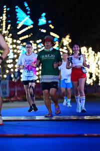 BIB: 311, 41994
                            <button type="button" onclick="openModal(20535444)" class="btn btn-primary btn-sm float-right btn-popup" data-toggle="modal" data-target=".modal-high-quality">
                        <i class="fas fa-shopping-cart"></i> Add to Cart
                    </button>
                                            <button type="button" onclick="isThisMe(20535444, true)" class="btn btn-success btn-sm float-right btn-popup btn-isme hidden" data-toggle="tooltip" data-placement="bottom" title="นี่คือรูปของคุณใช่ไหม คลิกที่นี่เพื่อเอาเข้าอัลบั้ม">
                        <i class="fas fa-plus"></i> Add to album
                    </button>
                    <button type="button" onclick="isThisMe(20535444, false)" class="btn btn-warning btn-sm float-right btn-popup btn-isnotme hidden">
                        <i class="fas fa-ban"></i> Remove from album
                    </button>