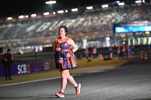 BIB: 310
                            <button type="button" onclick="openModal(19960578)" class="btn btn-primary btn-sm float-right btn-popup" data-toggle="modal" data-target=".modal-high-quality">
                        <i class="fas fa-shopping-cart"></i> Add to Cart
                    </button>
                                            <button type="button" onclick="isThisMe(19960578, true)" class="btn btn-success btn-sm float-right btn-popup btn-isme hidden" data-toggle="tooltip" data-placement="bottom" title="นี่คือรูปของคุณใช่ไหม คลิกที่นี่เพื่อเอาเข้าอัลบั้ม">
                        <i class="fas fa-plus"></i> Add to album
                    </button>
                    <button type="button" onclick="isThisMe(19960578, false)" class="btn btn-warning btn-sm float-right btn-popup btn-isnotme hidden">
                        <i class="fas fa-ban"></i> Remove from album
                    </button>