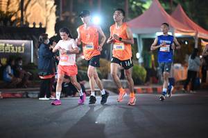 BIB: 22084, 21991, 161
                            <button type="button" onclick="openModal(20125944)" class="btn btn-primary btn-sm float-right btn-popup" data-toggle="modal" data-target=".modal-high-quality">
                        <i class="fas fa-shopping-cart"></i> Add to Cart
                    </button>
                                            <button type="button" onclick="isThisMe(20125944, true)" class="btn btn-success btn-sm float-right btn-popup btn-isme hidden" data-toggle="tooltip" data-placement="bottom" title="นี่คือรูปของคุณใช่ไหม คลิกที่นี่เพื่อเอาเข้าอัลบั้ม">
                        <i class="fas fa-plus"></i> Add to album
                    </button>
                    <button type="button" onclick="isThisMe(20125944, false)" class="btn btn-warning btn-sm float-right btn-popup btn-isnotme hidden">
                        <i class="fas fa-ban"></i> Remove from album
                    </button>
