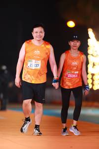 BIB: 439, 037, 25353
                            <button type="button" onclick="openModal(20372784)" class="btn btn-primary btn-sm float-right btn-popup" data-toggle="modal" data-target=".modal-high-quality">
                        <i class="fas fa-shopping-cart"></i> Add to Cart
                    </button>
                                            <button type="button" onclick="isThisMe(20372784, true)" class="btn btn-success btn-sm float-right btn-popup btn-isme hidden" data-toggle="tooltip" data-placement="bottom" title="นี่คือรูปของคุณใช่ไหม คลิกที่นี่เพื่อเอาเข้าอัลบั้ม">
                        <i class="fas fa-plus"></i> Add to album
                    </button>
                    <button type="button" onclick="isThisMe(20372784, false)" class="btn btn-warning btn-sm float-right btn-popup btn-isnotme hidden">
                        <i class="fas fa-ban"></i> Remove from album
                    </button>