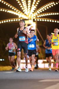 BIB: 40301, 051
                            <button type="button" onclick="openModal(20833844)" class="btn btn-primary btn-sm float-right btn-popup" data-toggle="modal" data-target=".modal-high-quality">
                        <i class="fas fa-shopping-cart"></i> Add to Cart
                    </button>
                                            <button type="button" onclick="isThisMe(20833844, true)" class="btn btn-success btn-sm float-right btn-popup btn-isme hidden" data-toggle="tooltip" data-placement="bottom" title="นี่คือรูปของคุณใช่ไหม คลิกที่นี่เพื่อเอาเข้าอัลบั้ม">
                        <i class="fas fa-plus"></i> Add to album
                    </button>
                    <button type="button" onclick="isThisMe(20833844, false)" class="btn btn-warning btn-sm float-right btn-popup btn-isnotme hidden">
                        <i class="fas fa-ban"></i> Remove from album
                    </button>