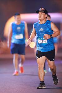 BIB: 2013, 42644
                            <button type="button" onclick="openModal(21269283)" class="btn btn-primary btn-sm float-right btn-popup" data-toggle="modal" data-target=".modal-high-quality">
                        <i class="fas fa-shopping-cart"></i> Add to Cart
                    </button>
                                            <button type="button" onclick="isThisMe(21269283, true)" class="btn btn-success btn-sm float-right btn-popup btn-isme hidden" data-toggle="tooltip" data-placement="bottom" title="นี่คือรูปของคุณใช่ไหม คลิกที่นี่เพื่อเอาเข้าอัลบั้ม">
                        <i class="fas fa-plus"></i> Add to album
                    </button>
                    <button type="button" onclick="isThisMe(21269283, false)" class="btn btn-warning btn-sm float-right btn-popup btn-isnotme hidden">
                        <i class="fas fa-ban"></i> Remove from album
                    </button>