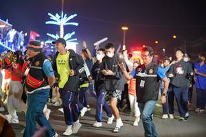 BIB: 
                            <button type="button" onclick="openModal(21504901)" class="btn btn-primary btn-sm float-right btn-popup" data-toggle="modal" data-target=".modal-high-quality">
                        <i class="fas fa-shopping-cart"></i> Add to Cart
                    </button>
                                            <button type="button" onclick="isThisMe(21504901, true)" class="btn btn-success btn-sm float-right btn-popup btn-isme hidden" data-toggle="tooltip" data-placement="bottom" title="นี่คือรูปของคุณใช่ไหม คลิกที่นี่เพื่อเอาเข้าอัลบั้ม">
                        <i class="fas fa-plus"></i> Add to album
                    </button>
                    <button type="button" onclick="isThisMe(21504901, false)" class="btn btn-warning btn-sm float-right btn-popup btn-isnotme hidden">
                        <i class="fas fa-ban"></i> Remove from album
                    </button>