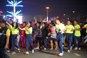 BIB: 400
                            <button type="button" onclick="openModal(21504735)" class="btn btn-primary btn-sm float-right btn-popup" data-toggle="modal" data-target=".modal-high-quality">
                        <i class="fas fa-shopping-cart"></i> Add to Cart
                    </button>
                                            <button type="button" onclick="isThisMe(21504735, true)" class="btn btn-success btn-sm float-right btn-popup btn-isme hidden" data-toggle="tooltip" data-placement="bottom" title="นี่คือรูปของคุณใช่ไหม คลิกที่นี่เพื่อเอาเข้าอัลบั้ม">
                        <i class="fas fa-plus"></i> Add to album
                    </button>
                    <button type="button" onclick="isThisMe(21504735, false)" class="btn btn-warning btn-sm float-right btn-popup btn-isnotme hidden">
                        <i class="fas fa-ban"></i> Remove from album
                    </button>