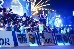 BIB: 105, 000, 5983
                            <button type="button" onclick="openModal(19949447)" class="btn btn-primary btn-sm float-right btn-popup" data-toggle="modal" data-target=".modal-high-quality">
                        <i class="fas fa-shopping-cart"></i> Add to Cart
                    </button>
                                            <button type="button" onclick="isThisMe(19949447, true)" class="btn btn-success btn-sm float-right btn-popup btn-isme hidden" data-toggle="tooltip" data-placement="bottom" title="นี่คือรูปของคุณใช่ไหม คลิกที่นี่เพื่อเอาเข้าอัลบั้ม">
                        <i class="fas fa-plus"></i> Add to album
                    </button>
                    <button type="button" onclick="isThisMe(19949447, false)" class="btn btn-warning btn-sm float-right btn-popup btn-isnotme hidden">
                        <i class="fas fa-ban"></i> Remove from album
                    </button>