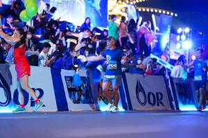 BIB: 5855, 1000
                            <button type="button" onclick="openModal(19947337)" class="btn btn-primary btn-sm float-right btn-popup" data-toggle="modal" data-target=".modal-high-quality">
                        <i class="fas fa-shopping-cart"></i> Add to Cart
                    </button>
                                            <button type="button" onclick="isThisMe(19947337, true)" class="btn btn-success btn-sm float-right btn-popup btn-isme hidden" data-toggle="tooltip" data-placement="bottom" title="นี่คือรูปของคุณใช่ไหม คลิกที่นี่เพื่อเอาเข้าอัลบั้ม">
                        <i class="fas fa-plus"></i> Add to album
                    </button>
                    <button type="button" onclick="isThisMe(19947337, false)" class="btn btn-warning btn-sm float-right btn-popup btn-isnotme hidden">
                        <i class="fas fa-ban"></i> Remove from album
                    </button>