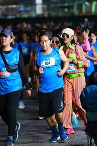 BIB: 15216, 1114, 325
                            <button type="button" onclick="openModal(20185941)" class="btn btn-primary btn-sm float-right btn-popup" data-toggle="modal" data-target=".modal-high-quality">
                        <i class="fas fa-shopping-cart"></i> Add to Cart
                    </button>
                                            <button type="button" onclick="isThisMe(20185941, true)" class="btn btn-success btn-sm float-right btn-popup btn-isme hidden" data-toggle="tooltip" data-placement="bottom" title="นี่คือรูปของคุณใช่ไหม คลิกที่นี่เพื่อเอาเข้าอัลบั้ม">
                        <i class="fas fa-plus"></i> Add to album
                    </button>
                    <button type="button" onclick="isThisMe(20185941, false)" class="btn btn-warning btn-sm float-right btn-popup btn-isnotme hidden">
                        <i class="fas fa-ban"></i> Remove from album
                    </button>