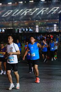 BIB: 115, 11073, 10847
                            <button type="button" onclick="openModal(20541163)" class="btn btn-primary btn-sm float-right btn-popup" data-toggle="modal" data-target=".modal-high-quality">
                        <i class="fas fa-shopping-cart"></i> Add to Cart
                    </button>
                                            <button type="button" onclick="isThisMe(20541163, true)" class="btn btn-success btn-sm float-right btn-popup btn-isme hidden" data-toggle="tooltip" data-placement="bottom" title="นี่คือรูปของคุณใช่ไหม คลิกที่นี่เพื่อเอาเข้าอัลบั้ม">
                        <i class="fas fa-plus"></i> Add to album
                    </button>
                    <button type="button" onclick="isThisMe(20541163, false)" class="btn btn-warning btn-sm float-right btn-popup btn-isnotme hidden">
                        <i class="fas fa-ban"></i> Remove from album
                    </button>