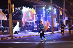 BIB: 0936
                            <button type="button" onclick="openModal(21391253)" class="btn btn-primary btn-sm float-right btn-popup" data-toggle="modal" data-target=".modal-high-quality">
                        <i class="fas fa-shopping-cart"></i> Add to Cart
                    </button>
                                            <button type="button" onclick="isThisMe(21391253, true)" class="btn btn-success btn-sm float-right btn-popup btn-isme hidden" data-toggle="tooltip" data-placement="bottom" title="นี่คือรูปของคุณใช่ไหม คลิกที่นี่เพื่อเอาเข้าอัลบั้ม">
                        <i class="fas fa-plus"></i> Add to album
                    </button>
                    <button type="button" onclick="isThisMe(21391253, false)" class="btn btn-warning btn-sm float-right btn-popup btn-isnotme hidden">
                        <i class="fas fa-ban"></i> Remove from album
                    </button>