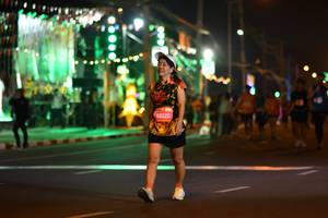 BIB: 02289
                            <button type="button" onclick="openModal(21369860)" class="btn btn-primary btn-sm float-right btn-popup" data-toggle="modal" data-target=".modal-high-quality">
                        <i class="fas fa-shopping-cart"></i> Add to Cart
                    </button>
                                            <button type="button" onclick="isThisMe(21369860, true)" class="btn btn-success btn-sm float-right btn-popup btn-isme hidden" data-toggle="tooltip" data-placement="bottom" title="นี่คือรูปของคุณใช่ไหม คลิกที่นี่เพื่อเอาเข้าอัลบั้ม">
                        <i class="fas fa-plus"></i> Add to album
                    </button>
                    <button type="button" onclick="isThisMe(21369860, false)" class="btn btn-warning btn-sm float-right btn-popup btn-isnotme hidden">
                        <i class="fas fa-ban"></i> Remove from album
                    </button>
