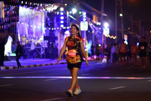BIB: 68220
                            <button type="button" onclick="openModal(21369868)" class="btn btn-primary btn-sm float-right btn-popup" data-toggle="modal" data-target=".modal-high-quality">
                        <i class="fas fa-shopping-cart"></i> Add to Cart
                    </button>
                                            <button type="button" onclick="isThisMe(21369868, true)" class="btn btn-success btn-sm float-right btn-popup btn-isme hidden" data-toggle="tooltip" data-placement="bottom" title="นี่คือรูปของคุณใช่ไหม คลิกที่นี่เพื่อเอาเข้าอัลบั้ม">
                        <i class="fas fa-plus"></i> Add to album
                    </button>
                    <button type="button" onclick="isThisMe(21369868, false)" class="btn btn-warning btn-sm float-right btn-popup btn-isnotme hidden">
                        <i class="fas fa-ban"></i> Remove from album
                    </button>