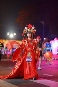 BIB: 68423
                            <button type="button" onclick="openModal(21390455)" class="btn btn-primary btn-sm float-right btn-popup" data-toggle="modal" data-target=".modal-high-quality">
                        <i class="fas fa-shopping-cart"></i> Add to Cart
                    </button>
                                            <button type="button" onclick="isThisMe(21390455, true)" class="btn btn-success btn-sm float-right btn-popup btn-isme hidden" data-toggle="tooltip" data-placement="bottom" title="นี่คือรูปของคุณใช่ไหม คลิกที่นี่เพื่อเอาเข้าอัลบั้ม">
                        <i class="fas fa-plus"></i> Add to album
                    </button>
                    <button type="button" onclick="isThisMe(21390455, false)" class="btn btn-warning btn-sm float-right btn-popup btn-isnotme hidden">
                        <i class="fas fa-ban"></i> Remove from album
                    </button>