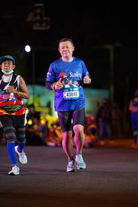 BIB: 459, 43040
                            <button type="button" onclick="openModal(20349283)" class="btn btn-primary btn-sm float-right btn-popup" data-toggle="modal" data-target=".modal-high-quality">
                        <i class="fas fa-shopping-cart"></i> Add to Cart
                    </button>
                                            <button type="button" onclick="isThisMe(20349283, true)" class="btn btn-success btn-sm float-right btn-popup btn-isme hidden" data-toggle="tooltip" data-placement="bottom" title="นี่คือรูปของคุณใช่ไหม คลิกที่นี่เพื่อเอาเข้าอัลบั้ม">
                        <i class="fas fa-plus"></i> Add to album
                    </button>
                    <button type="button" onclick="isThisMe(20349283, false)" class="btn btn-warning btn-sm float-right btn-popup btn-isnotme hidden">
                        <i class="fas fa-ban"></i> Remove from album
                    </button>