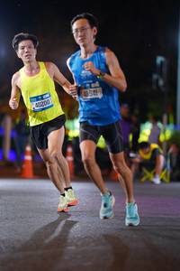 BIB: 40200, 40541
                            <button type="button" onclick="openModal(19815184)" class="btn btn-primary btn-sm float-right btn-popup" data-toggle="modal" data-target=".modal-high-quality">
                        <i class="fas fa-shopping-cart"></i> Add to Cart
                    </button>
                                            <button type="button" onclick="isThisMe(19815184, true)" class="btn btn-success btn-sm float-right btn-popup btn-isme hidden" data-toggle="tooltip" data-placement="bottom" title="นี่คือรูปของคุณใช่ไหม คลิกที่นี่เพื่อเอาเข้าอัลบั้ม">
                        <i class="fas fa-plus"></i> Add to album
                    </button>
                    <button type="button" onclick="isThisMe(19815184, false)" class="btn btn-warning btn-sm float-right btn-popup btn-isnotme hidden">
                        <i class="fas fa-ban"></i> Remove from album
                    </button>