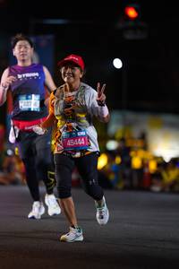 BIB: 427, 45444
                            <button type="button" onclick="openModal(20012520)" class="btn btn-primary btn-sm float-right btn-popup" data-toggle="modal" data-target=".modal-high-quality">
                        <i class="fas fa-shopping-cart"></i> Add to Cart
                    </button>
                                            <button type="button" onclick="isThisMe(20012520, true)" class="btn btn-success btn-sm float-right btn-popup btn-isme hidden" data-toggle="tooltip" data-placement="bottom" title="นี่คือรูปของคุณใช่ไหม คลิกที่นี่เพื่อเอาเข้าอัลบั้ม">
                        <i class="fas fa-plus"></i> Add to album
                    </button>
                    <button type="button" onclick="isThisMe(20012520, false)" class="btn btn-warning btn-sm float-right btn-popup btn-isnotme hidden">
                        <i class="fas fa-ban"></i> Remove from album
                    </button>