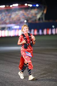 BIB: 050
                            <button type="button" onclick="openModal(19899706)" class="btn btn-primary btn-sm float-right btn-popup" data-toggle="modal" data-target=".modal-high-quality">
                        <i class="fas fa-shopping-cart"></i> Add to Cart
                    </button>
                                            <button type="button" onclick="isThisMe(19899706, true)" class="btn btn-success btn-sm float-right btn-popup btn-isme hidden" data-toggle="tooltip" data-placement="bottom" title="นี่คือรูปของคุณใช่ไหม คลิกที่นี่เพื่อเอาเข้าอัลบั้ม">
                        <i class="fas fa-plus"></i> Add to album
                    </button>
                    <button type="button" onclick="isThisMe(19899706, false)" class="btn btn-warning btn-sm float-right btn-popup btn-isnotme hidden">
                        <i class="fas fa-ban"></i> Remove from album
                    </button>