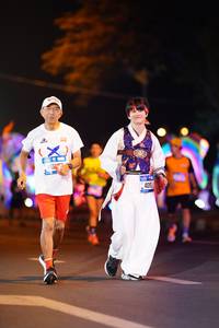 BIB: 405
                            <button type="button" onclick="openModal(21559840)" class="btn btn-primary btn-sm float-right btn-popup" data-toggle="modal" data-target=".modal-high-quality">
                        <i class="fas fa-shopping-cart"></i> Add to Cart
                    </button>
                                            <button type="button" onclick="isThisMe(21559840, true)" class="btn btn-success btn-sm float-right btn-popup btn-isme hidden" data-toggle="tooltip" data-placement="bottom" title="นี่คือรูปของคุณใช่ไหม คลิกที่นี่เพื่อเอาเข้าอัลบั้ม">
                        <i class="fas fa-plus"></i> Add to album
                    </button>
                    <button type="button" onclick="isThisMe(21559840, false)" class="btn btn-warning btn-sm float-right btn-popup btn-isnotme hidden">
                        <i class="fas fa-ban"></i> Remove from album
                    </button>