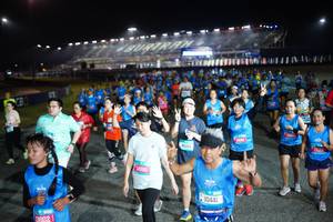 BIB: 3602, 14980, 10441, 14885, 130, 13000
                            <button type="button" onclick="openModal(21264925)" class="btn btn-primary btn-sm float-right btn-popup" data-toggle="modal" data-target=".modal-high-quality">
                        <i class="fas fa-shopping-cart"></i> Add to Cart
                    </button>
                                            <button type="button" onclick="isThisMe(21264925, true)" class="btn btn-success btn-sm float-right btn-popup btn-isme hidden" data-toggle="tooltip" data-placement="bottom" title="นี่คือรูปของคุณใช่ไหม คลิกที่นี่เพื่อเอาเข้าอัลบั้ม">
                        <i class="fas fa-plus"></i> Add to album
                    </button>
                    <button type="button" onclick="isThisMe(21264925, false)" class="btn btn-warning btn-sm float-right btn-popup btn-isnotme hidden">
                        <i class="fas fa-ban"></i> Remove from album
                    </button>