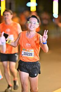 BIB: 20226
                            <button type="button" onclick="openModal(20425765)" class="btn btn-primary btn-sm float-right btn-popup" data-toggle="modal" data-target=".modal-high-quality">
                        <i class="fas fa-shopping-cart"></i> Add to Cart
                    </button>
                                            <button type="button" onclick="isThisMe(20425765, true)" class="btn btn-success btn-sm float-right btn-popup btn-isme hidden" data-toggle="tooltip" data-placement="bottom" title="นี่คือรูปของคุณใช่ไหม คลิกที่นี่เพื่อเอาเข้าอัลบั้ม">
                        <i class="fas fa-plus"></i> Add to album
                    </button>
                    <button type="button" onclick="isThisMe(20425765, false)" class="btn btn-warning btn-sm float-right btn-popup btn-isnotme hidden">
                        <i class="fas fa-ban"></i> Remove from album
                    </button>