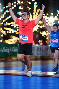 BIB: 911, 43004, 45216
                            <button type="button" onclick="openModal(19920413)" class="btn btn-primary btn-sm float-right btn-popup" data-toggle="modal" data-target=".modal-high-quality">
                        <i class="fas fa-shopping-cart"></i> Add to Cart
                    </button>
                                            <button type="button" onclick="isThisMe(19920413, true)" class="btn btn-success btn-sm float-right btn-popup btn-isme hidden" data-toggle="tooltip" data-placement="bottom" title="นี่คือรูปของคุณใช่ไหม คลิกที่นี่เพื่อเอาเข้าอัลบั้ม">
                        <i class="fas fa-plus"></i> Add to album
                    </button>
                    <button type="button" onclick="isThisMe(19920413, false)" class="btn btn-warning btn-sm float-right btn-popup btn-isnotme hidden">
                        <i class="fas fa-ban"></i> Remove from album
                    </button>