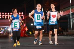 BIB: 45534, 83417, 42088
                            <button type="button" onclick="openModal(20850029)" class="btn btn-primary btn-sm float-right btn-popup" data-toggle="modal" data-target=".modal-high-quality">
                        <i class="fas fa-shopping-cart"></i> Add to Cart
                    </button>
                                            <button type="button" onclick="isThisMe(20850029, true)" class="btn btn-success btn-sm float-right btn-popup btn-isme hidden" data-toggle="tooltip" data-placement="bottom" title="นี่คือรูปของคุณใช่ไหม คลิกที่นี่เพื่อเอาเข้าอัลบั้ม">
                        <i class="fas fa-plus"></i> Add to album
                    </button>
                    <button type="button" onclick="isThisMe(20850029, false)" class="btn btn-warning btn-sm float-right btn-popup btn-isnotme hidden">
                        <i class="fas fa-ban"></i> Remove from album
                    </button>