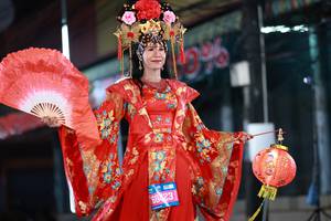 BIB: 68423
                            <button type="button" onclick="openModal(20850508)" class="btn btn-primary btn-sm float-right btn-popup" data-toggle="modal" data-target=".modal-high-quality">
                        <i class="fas fa-shopping-cart"></i> Add to Cart
                    </button>
                                            <button type="button" onclick="isThisMe(20850508, true)" class="btn btn-success btn-sm float-right btn-popup btn-isme hidden" data-toggle="tooltip" data-placement="bottom" title="นี่คือรูปของคุณใช่ไหม คลิกที่นี่เพื่อเอาเข้าอัลบั้ม">
                        <i class="fas fa-plus"></i> Add to album
                    </button>
                    <button type="button" onclick="isThisMe(20850508, false)" class="btn btn-warning btn-sm float-right btn-popup btn-isnotme hidden">
                        <i class="fas fa-ban"></i> Remove from album
                    </button>