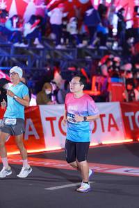 BIB: 40052
                            <button type="button" onclick="openModal(21401980)" class="btn btn-primary btn-sm float-right btn-popup" data-toggle="modal" data-target=".modal-high-quality">
                        <i class="fas fa-shopping-cart"></i> Add to Cart
                    </button>
                                            <button type="button" onclick="isThisMe(21401980, true)" class="btn btn-success btn-sm float-right btn-popup btn-isme hidden" data-toggle="tooltip" data-placement="bottom" title="นี่คือรูปของคุณใช่ไหม คลิกที่นี่เพื่อเอาเข้าอัลบั้ม">
                        <i class="fas fa-plus"></i> Add to album
                    </button>
                    <button type="button" onclick="isThisMe(21401980, false)" class="btn btn-warning btn-sm float-right btn-popup btn-isnotme hidden">
                        <i class="fas fa-ban"></i> Remove from album
                    </button>