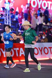 BIB: 43825
                            <button type="button" onclick="openModal(21423229)" class="btn btn-primary btn-sm float-right btn-popup" data-toggle="modal" data-target=".modal-high-quality">
                        <i class="fas fa-shopping-cart"></i> Add to Cart
                    </button>
                                            <button type="button" onclick="isThisMe(21423229, true)" class="btn btn-success btn-sm float-right btn-popup btn-isme hidden" data-toggle="tooltip" data-placement="bottom" title="นี่คือรูปของคุณใช่ไหม คลิกที่นี่เพื่อเอาเข้าอัลบั้ม">
                        <i class="fas fa-plus"></i> Add to album
                    </button>
                    <button type="button" onclick="isThisMe(21423229, false)" class="btn btn-warning btn-sm float-right btn-popup btn-isnotme hidden">
                        <i class="fas fa-ban"></i> Remove from album
                    </button>