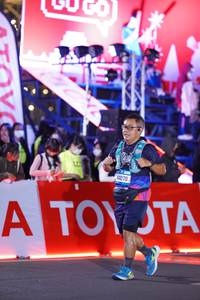 BIB: 44070
                            <button type="button" onclick="openModal(21424777)" class="btn btn-primary btn-sm float-right btn-popup" data-toggle="modal" data-target=".modal-high-quality">
                        <i class="fas fa-shopping-cart"></i> Add to Cart
                    </button>
                                            <button type="button" onclick="isThisMe(21424777, true)" class="btn btn-success btn-sm float-right btn-popup btn-isme hidden" data-toggle="tooltip" data-placement="bottom" title="นี่คือรูปของคุณใช่ไหม คลิกที่นี่เพื่อเอาเข้าอัลบั้ม">
                        <i class="fas fa-plus"></i> Add to album
                    </button>
                    <button type="button" onclick="isThisMe(21424777, false)" class="btn btn-warning btn-sm float-right btn-popup btn-isnotme hidden">
                        <i class="fas fa-ban"></i> Remove from album
                    </button>